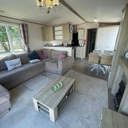 Lovely Caravan At Manor Park, Nearby Hunstanton Beach In Norfolk Ref 23049S Dış mekan fotoğraf